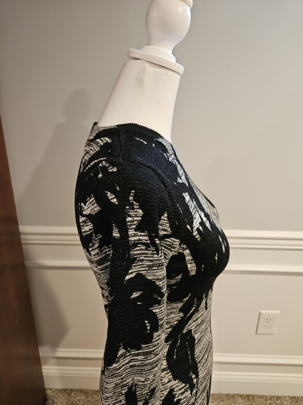 KAREN MILLEN Black & Gray Floral Knit Midi Dress. NWT - Picture 5 of 7